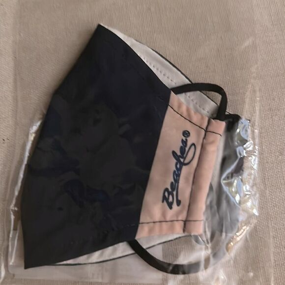 Beaches Resorts face masks set of 4 - 3 youth and 1 adult NWT - Picture 7 of 9